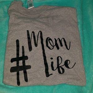 #MOMLIFE T-shirt,